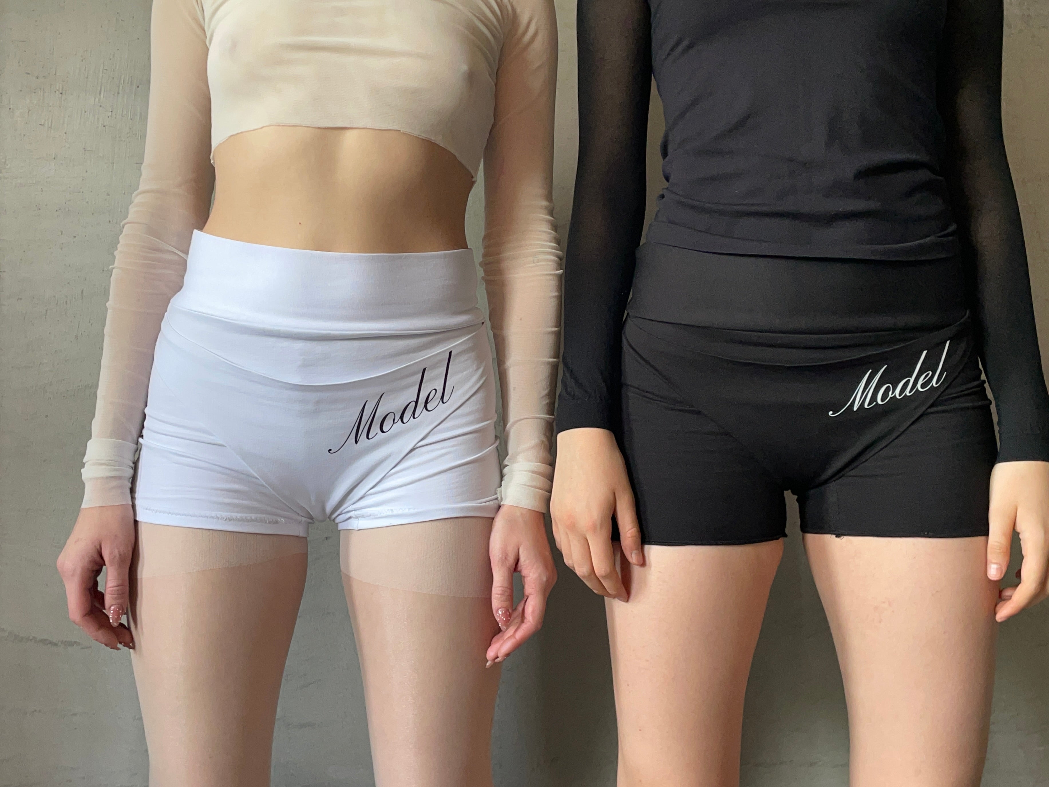 Mini shorts MODEL